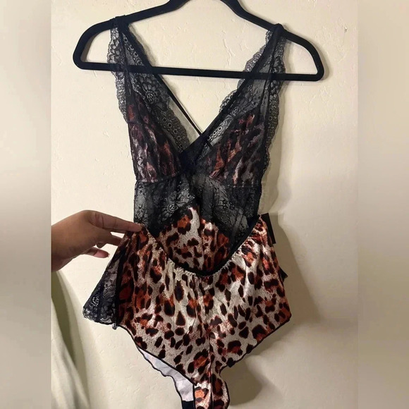 NWT Frederick's of Hollywood Rosalina Rose Cami/Short Set in Leopard Print - Picture 3 of 7
